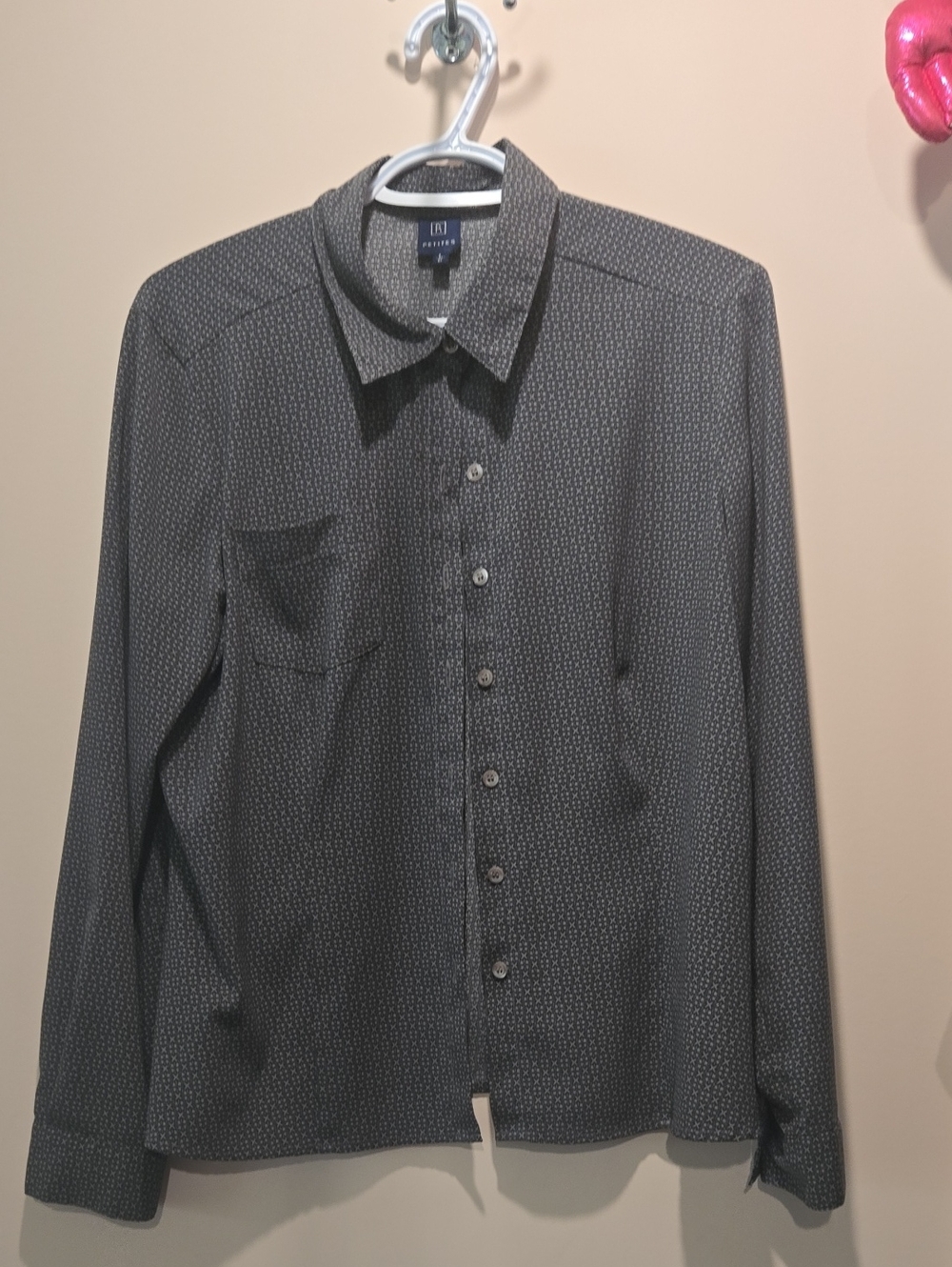 Reitmans Dark Gray Micro-Pattern Button-Up Shirt